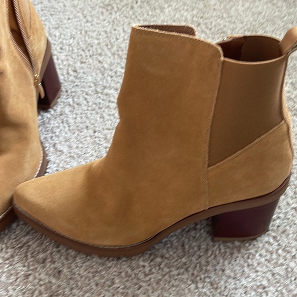Franco Sarto women’s size 11 tan suede bootie, new in box, never worn - Picture 3 of 4